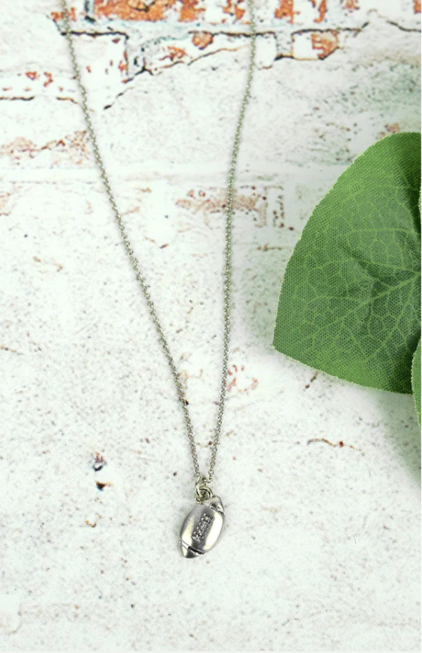 SILVER PENDANT NECKLACE